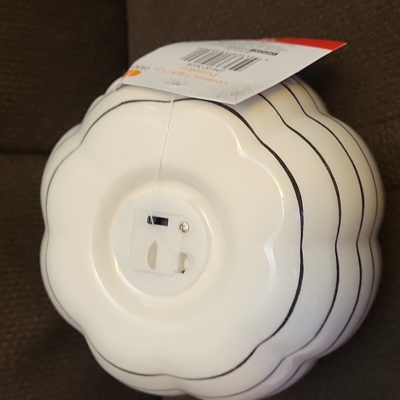 CERAMIC LIGHT UP PUMPKIN 🎃 - Picture 9 of 16